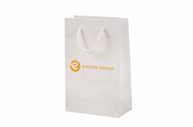 Hyv�nn�k�inen luksuskassi korkealla laadulla. Voidaan r��t�l�id� omalla logolla. Saatavana useissa