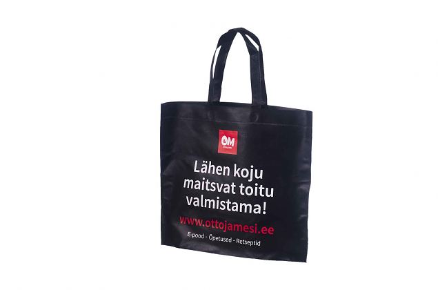 Svarta non woven-kassar med logotryck. V�lj mellan olika storlekar. Gratis frakt till Sverige. Mi