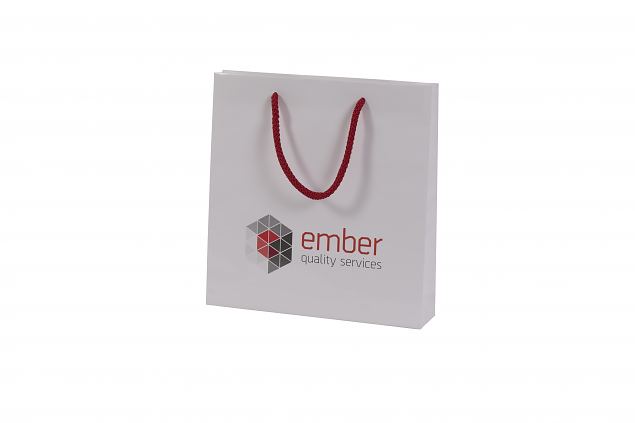 K�sit��na valmistatud, 170 grammisest paberist n��rsangadega paberkott. 