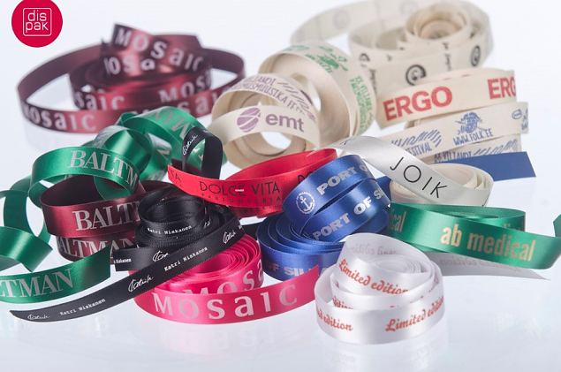 Atlaslint personaalse pealetr�kiga. Lindi laius on 1,5 cm.